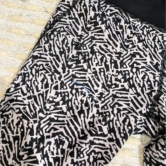 Lululemon Women’s 8 Run - Picture 9 of 9